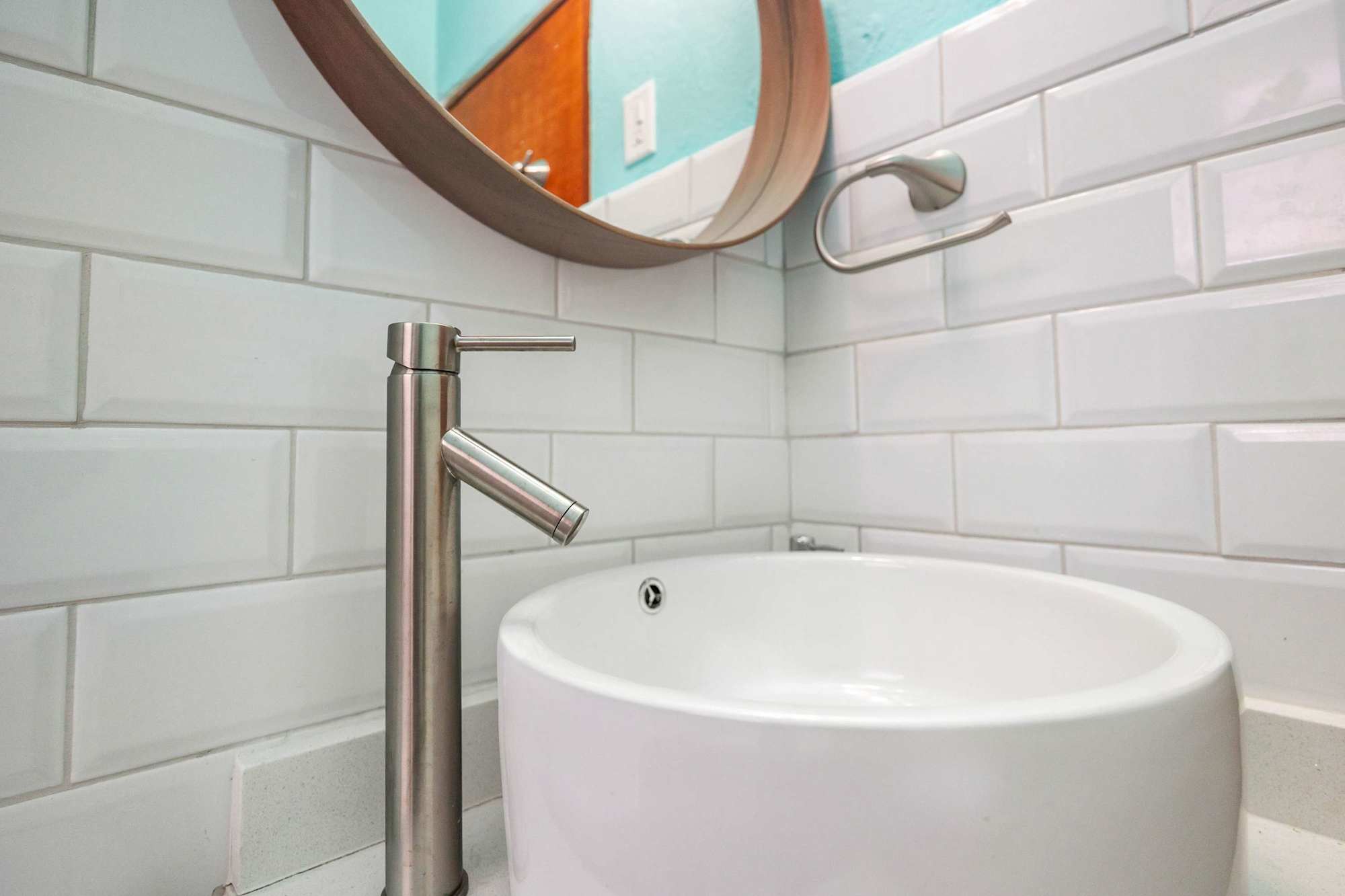 Vessel sink detail
