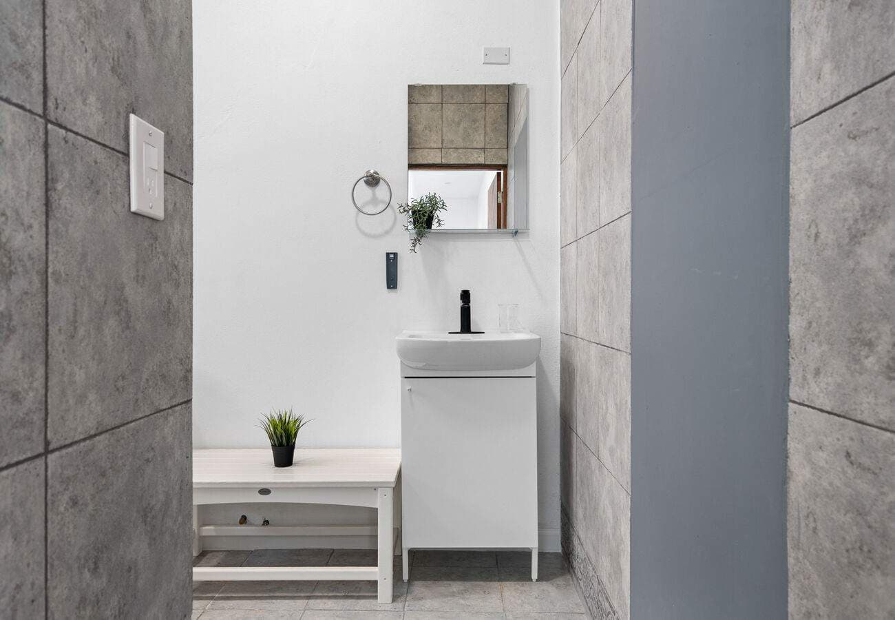 Full bathroom with walk-in shower & bath amenities