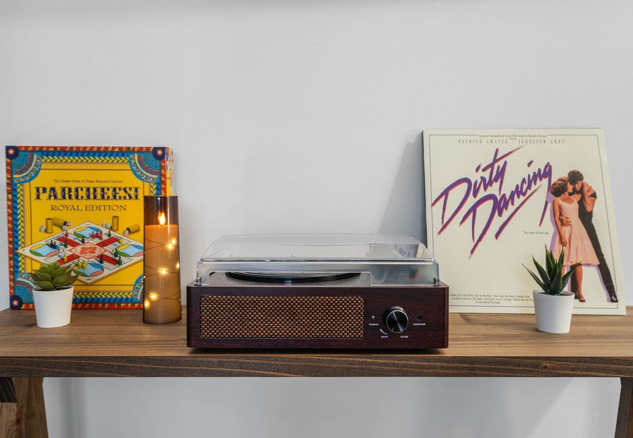 Record player, vinyl & board games for cozy nights in