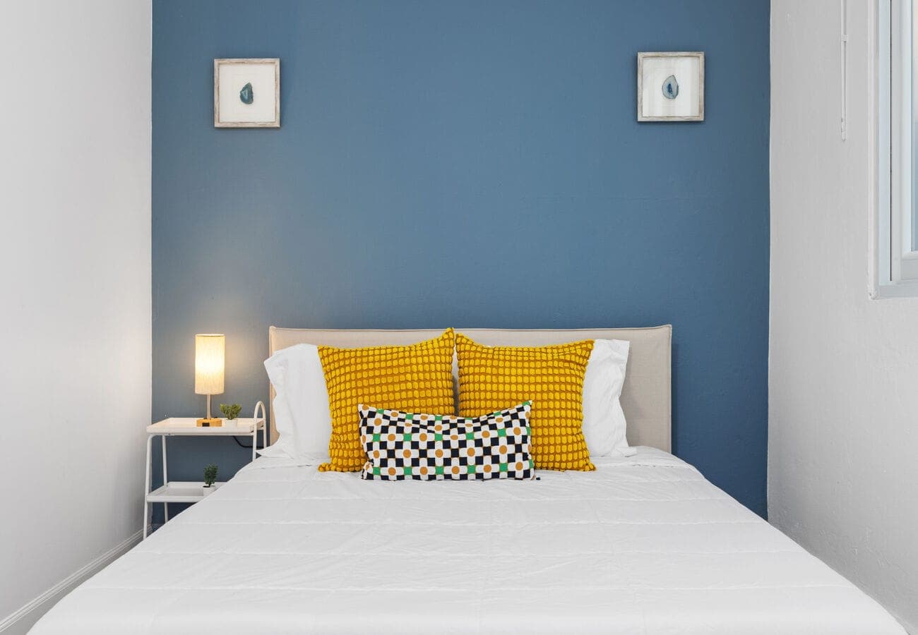 Cozy queen bedroom in Condado, steps from the beach