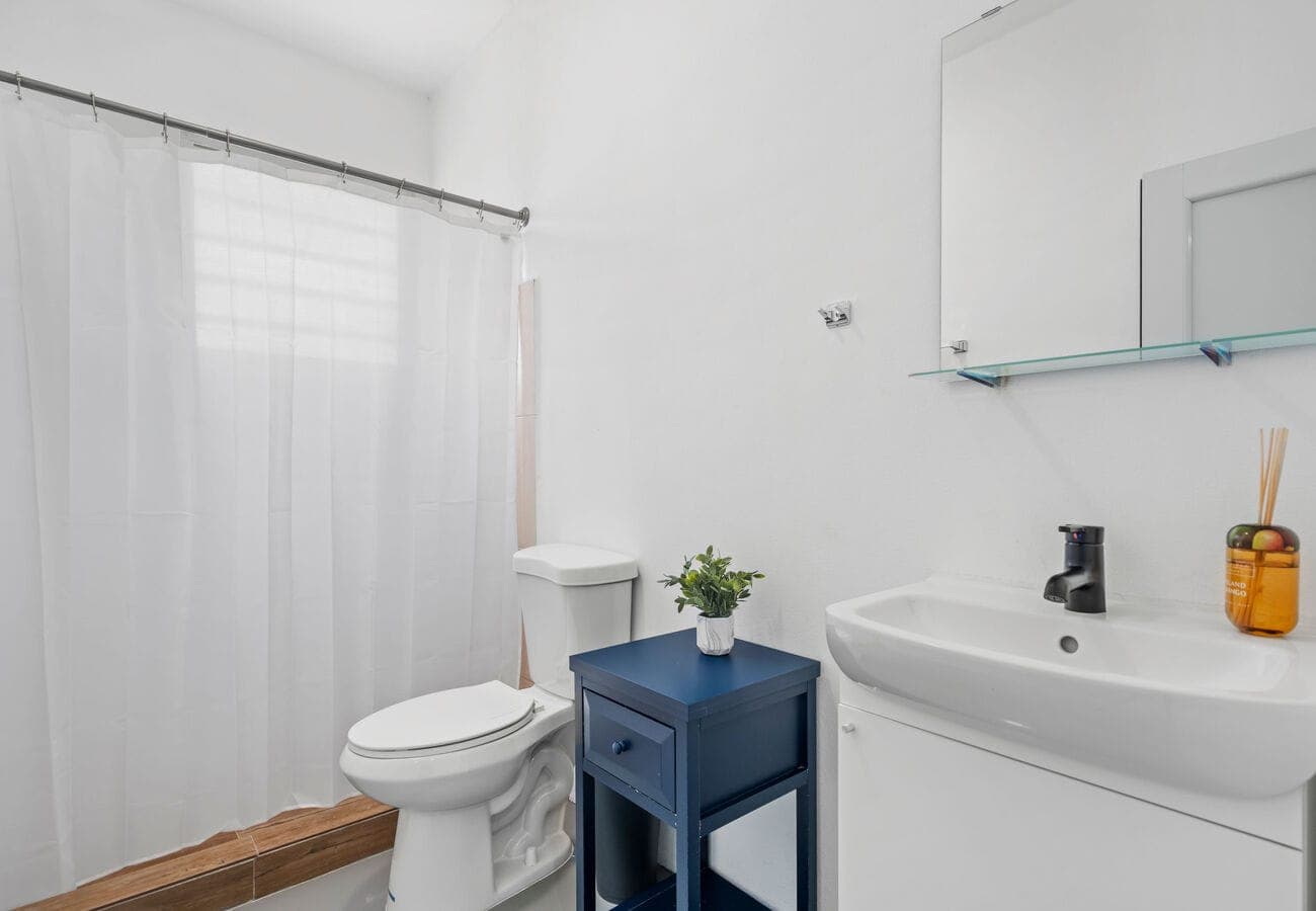 Full bathroom 1 with shower & fresh toiletries
