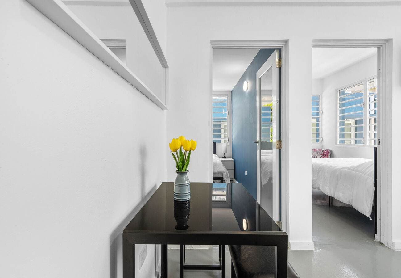 Kitchenette & dining area with city views