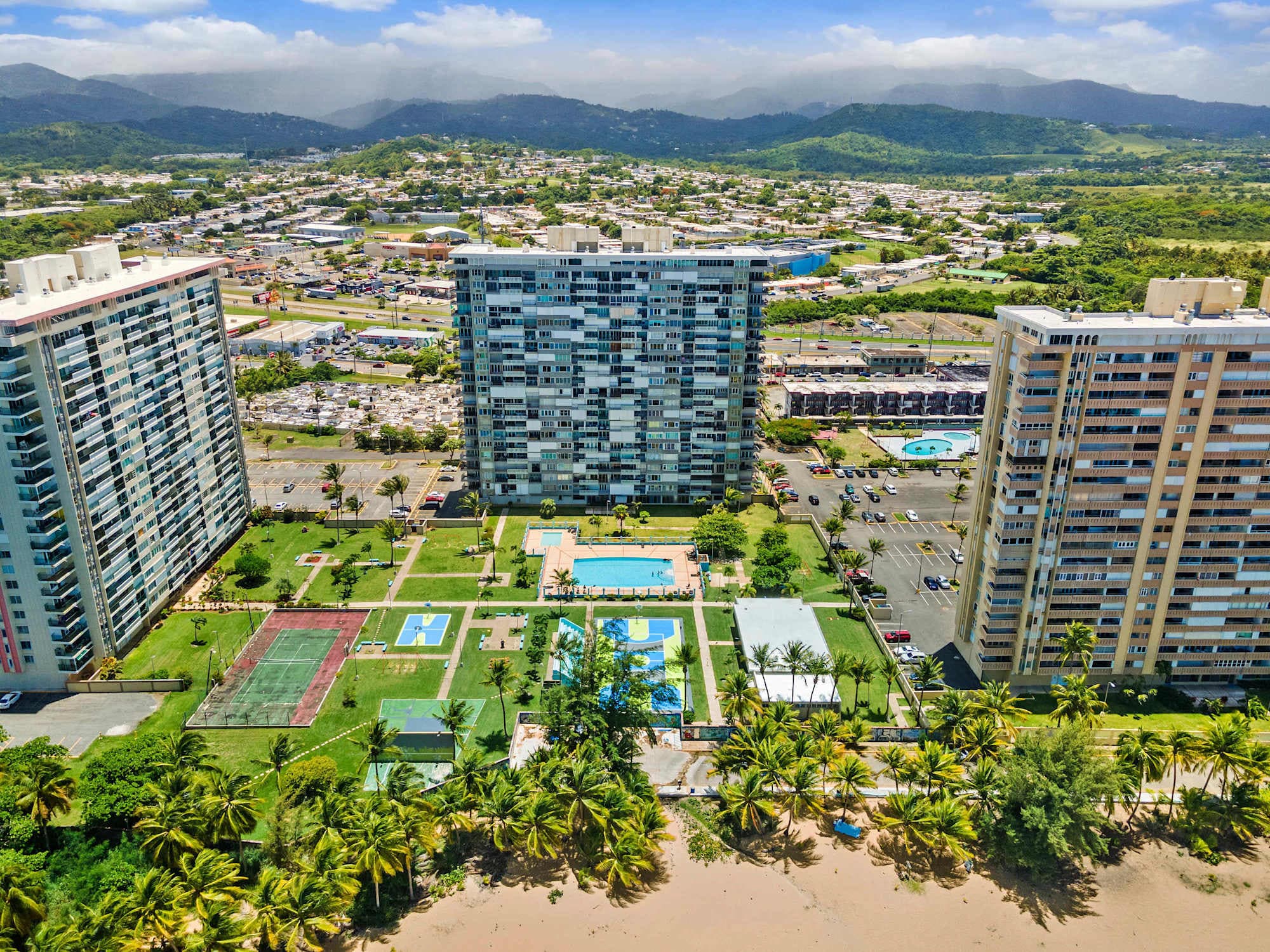 Luquillo | Beachfront Stay · photo 14
