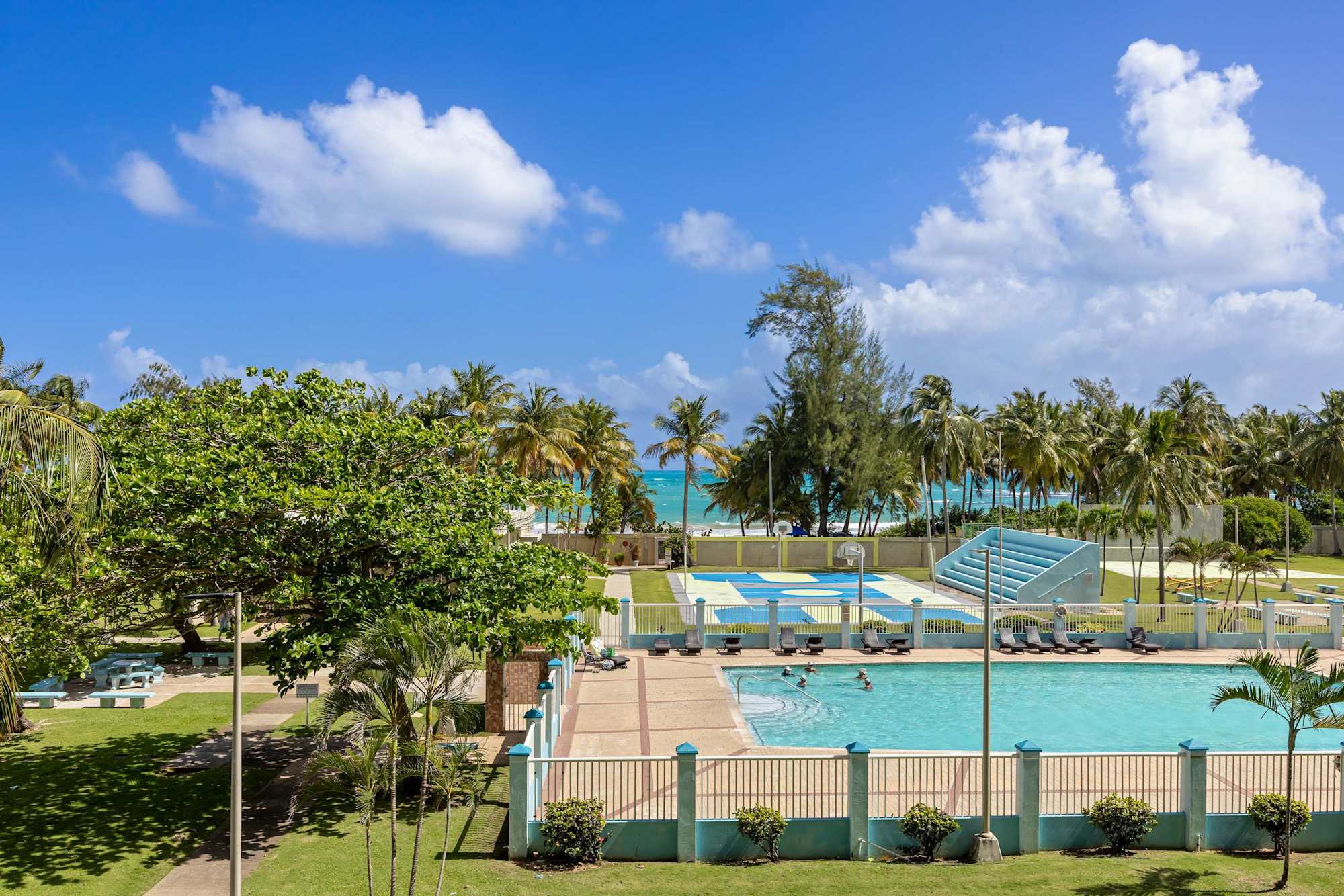 Luquillo | Beachfront Stay · photo 16