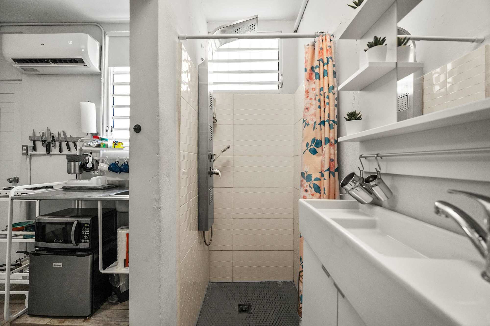 Bathroom with Shampo and Conditioner