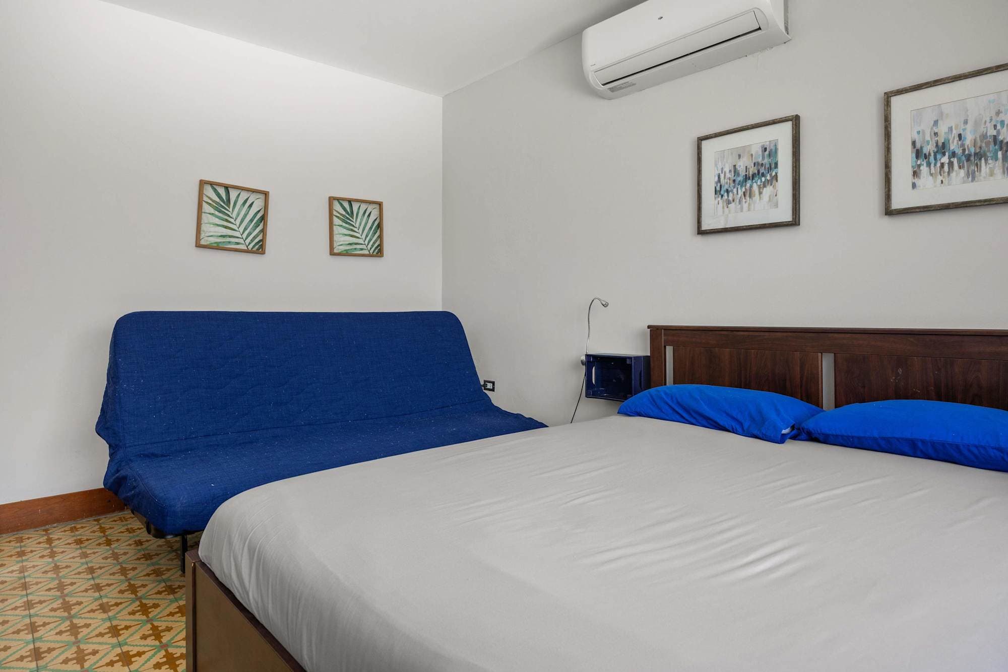 Guest room with blue sofa
