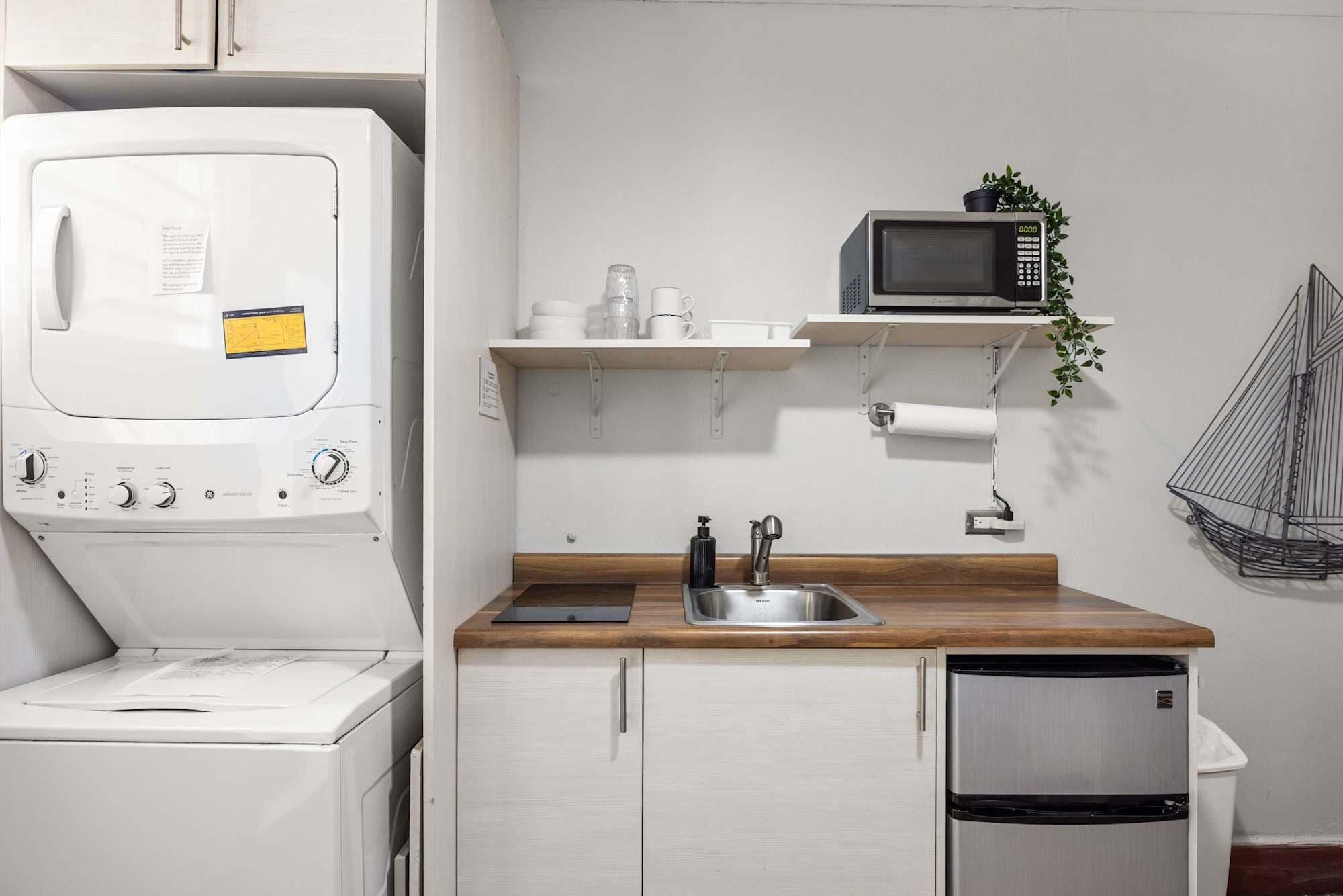 Laundry unit and kitchenette