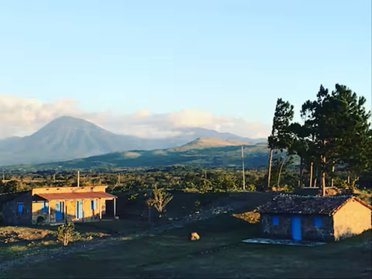 Volcanic-Stone Cottage | Sleeps 8 | Carrizal · photo 8
