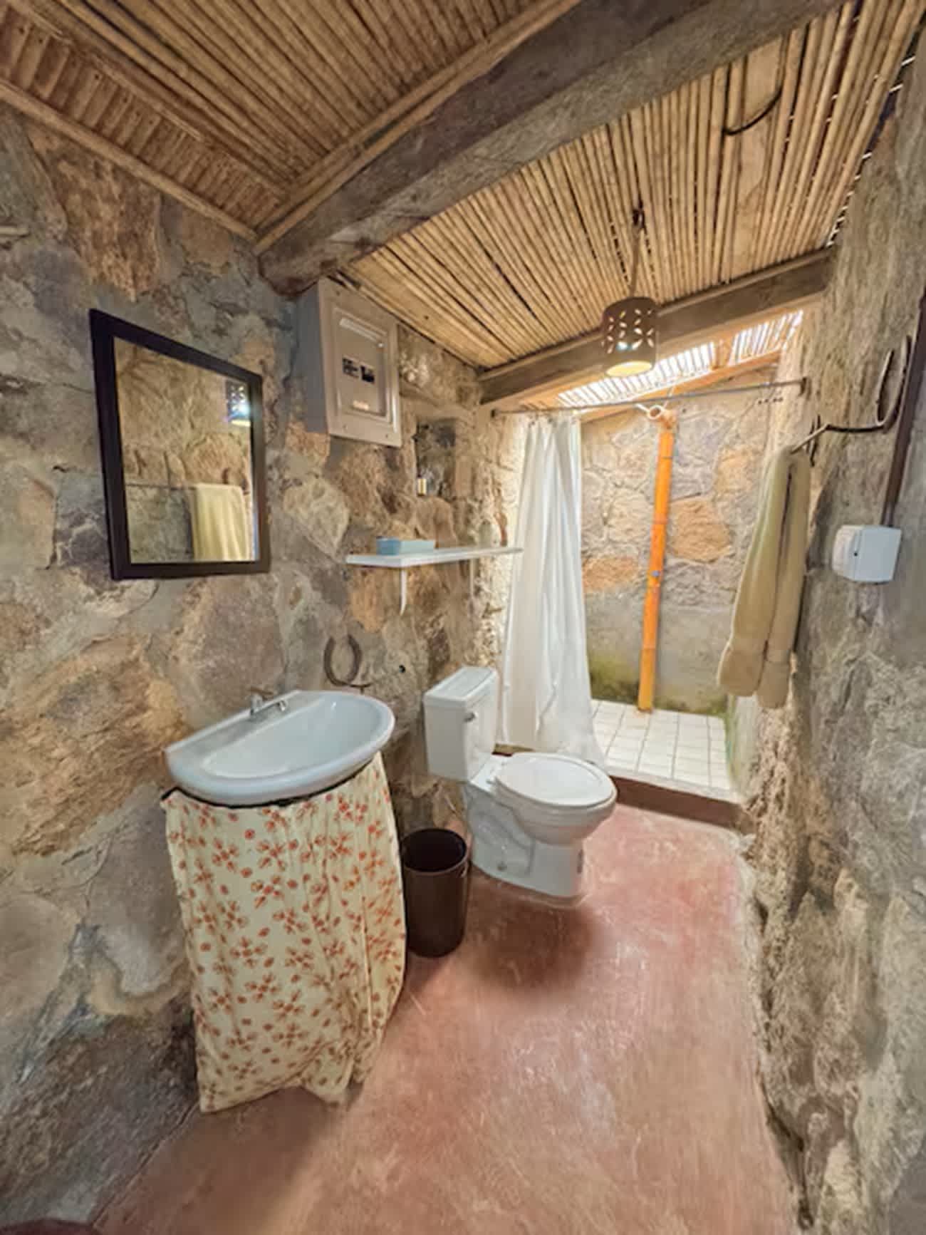 Volcanic-Stone Cottage | Sleeps 8 | Carrizal · photo 9