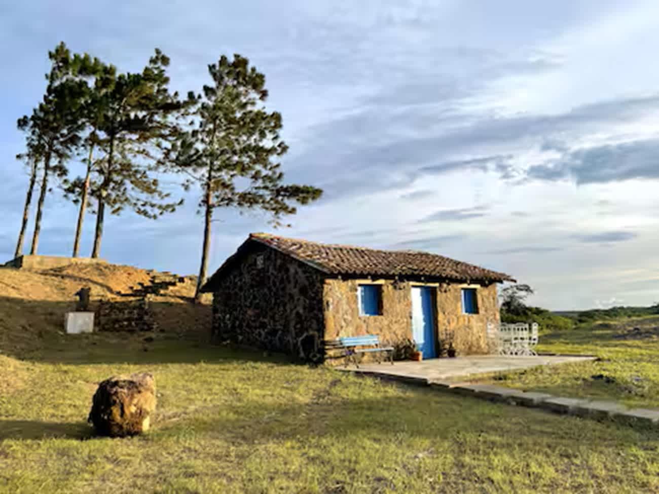 Volcanic-Stone Cottage | Sleeps 8 | Carrizal · photo 12
