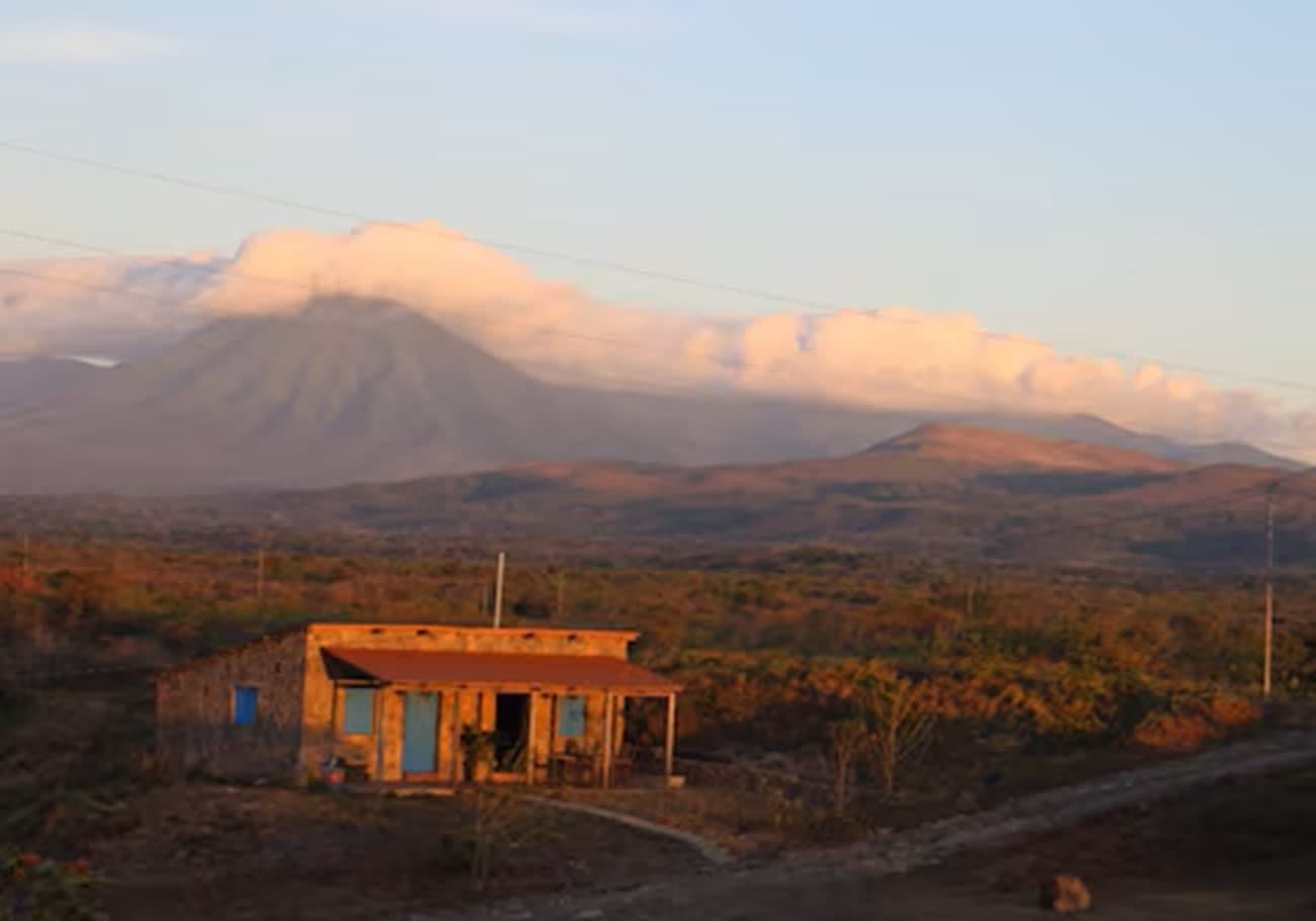 Volcanic-Stone Cottage | Sleeps 8 | Carrizal · photo 20