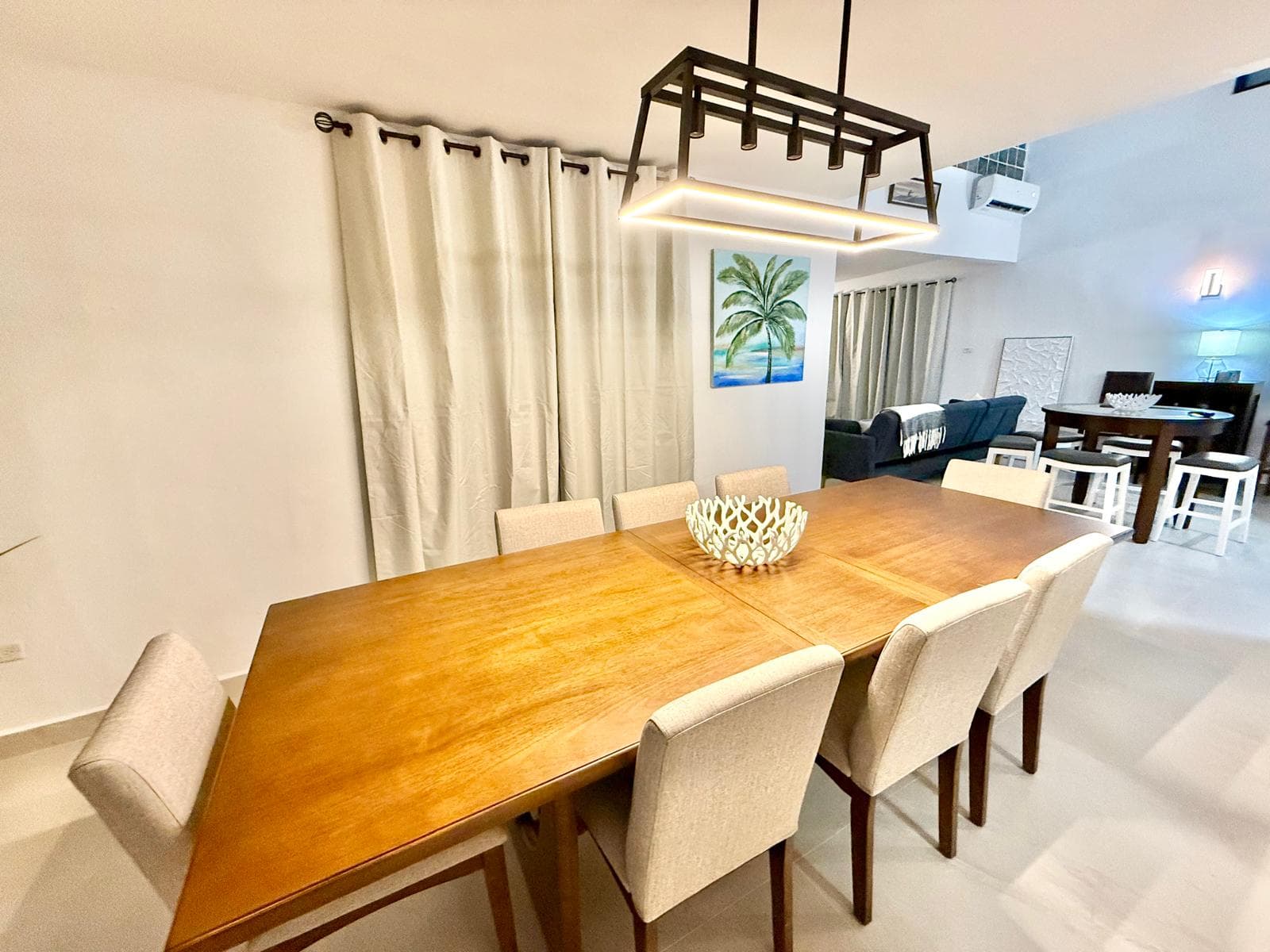 Dining table for 8, ideal for family meals