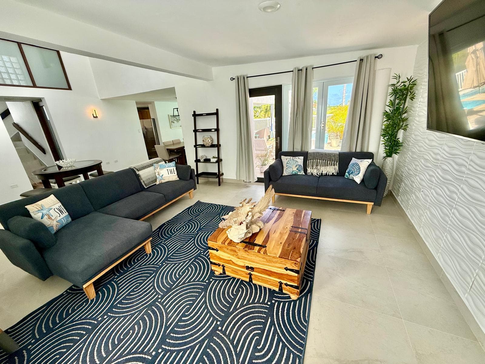 Lounge area with leather sofa
